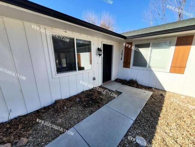 Foto del edificio - Beautiful and Modern in Lawrence-Available in AUGUST!!