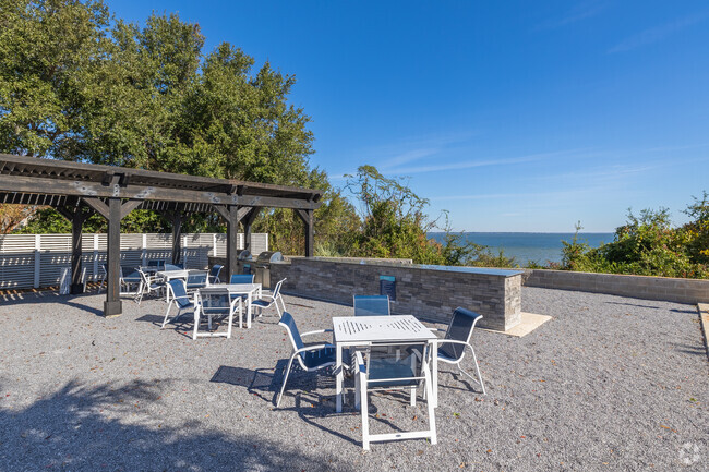 BBQ Area - The Overlook at Pensacola Bay