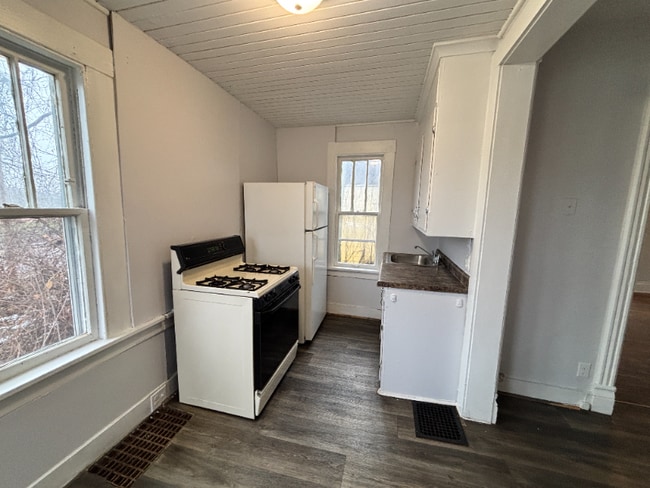 Building Photo - 1404 W Michigan Ave