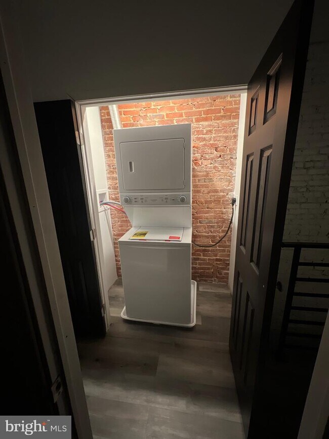 Foto del edificio - 2207 Penrose Ave