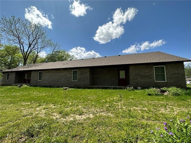 Building Photo - 412 S Byers Ave