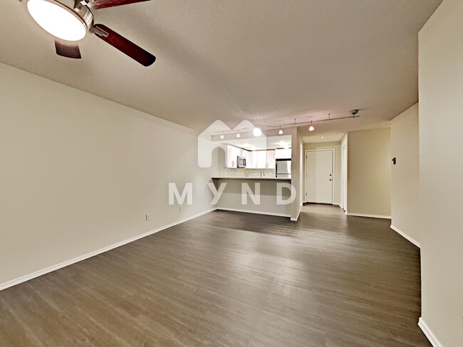 Foto del edificio - 13717 Linden Ave N Apt 221