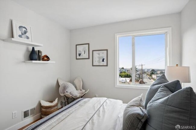 Foto del edificio - 495 Bright St