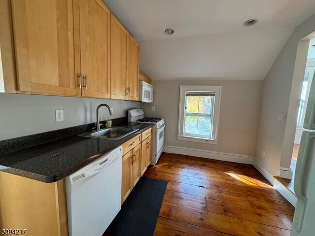 Foto del edificio - 127 Midland Ave