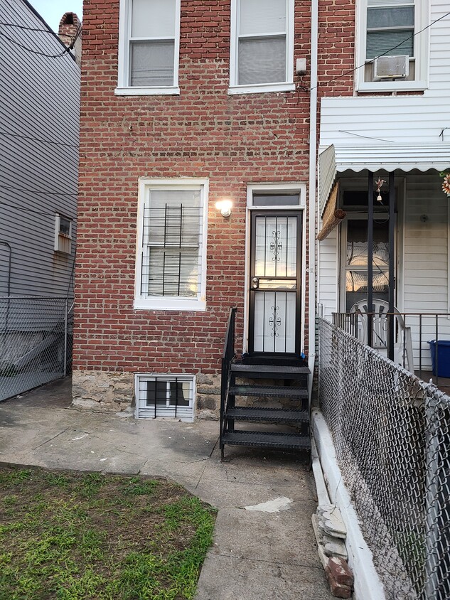 Primary Photo - 2336 N Monroe St