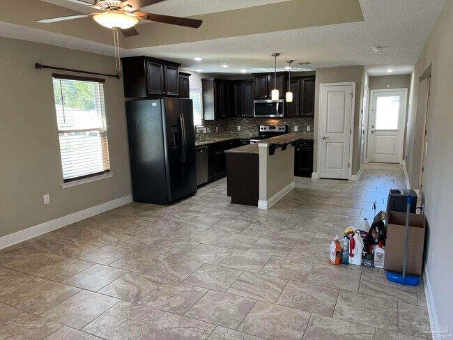 Foto del edificio - 5892 Pendleton Ct