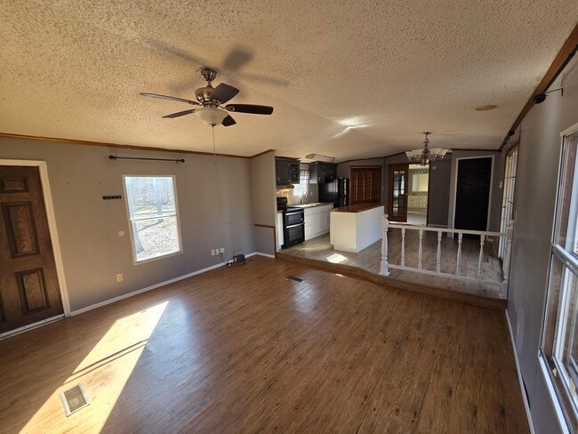 Foto del edificio - 695 Barren Hollow Rd