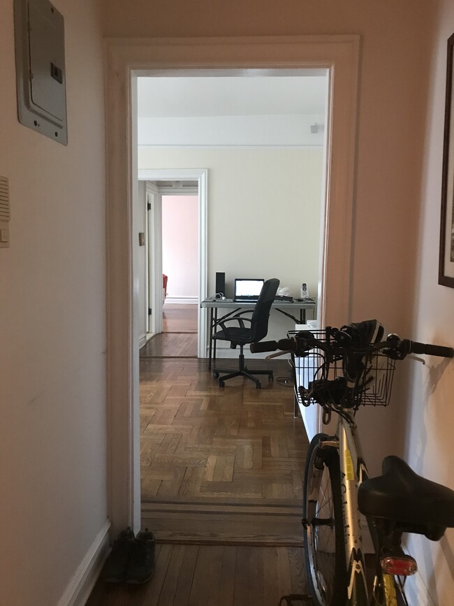 hallway entrance to living room - 35 crown street