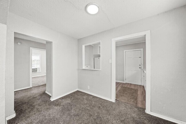 Building Photo - 1721 W 5th St