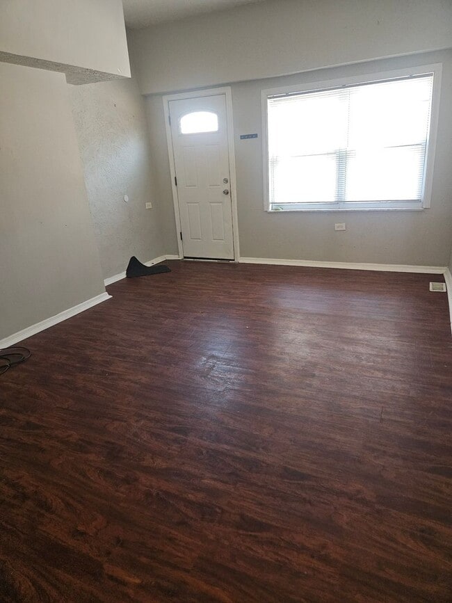 Building Photo - Central Location, Private Deck, In Unit W/...