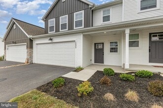 Building Photo - 7880 Briarwood Dr