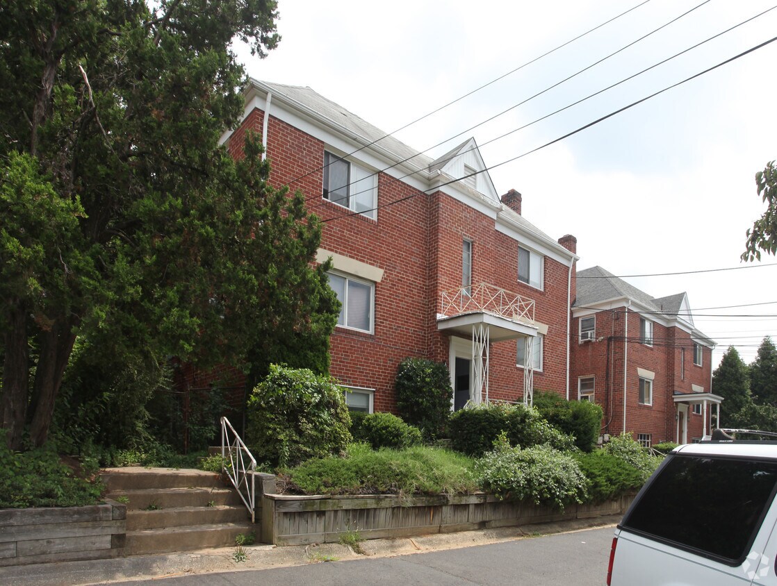 Building Photo - 8707 Plymouth St