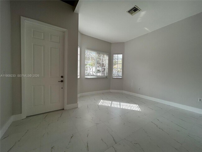 Foto del edificio - 1975 NW 100th Way