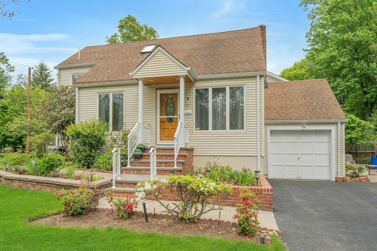 Photo - 24 Cambridge Rd (Tenafly, NJ)