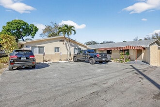 Building Photo - 2500 SW 18th Terrace