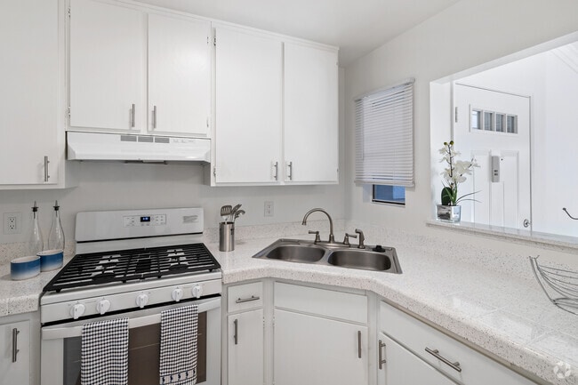 1BR, 1BA - 625SF - Nantucket Creek Apartments