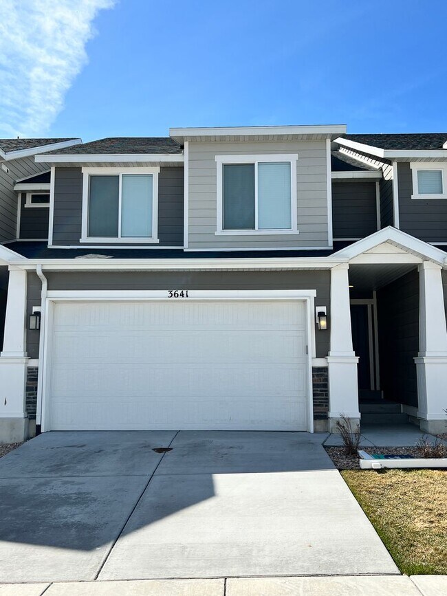 Building Photo - 4 Bedroom 3 Bath FOR RENT FINISHED BASEMENT