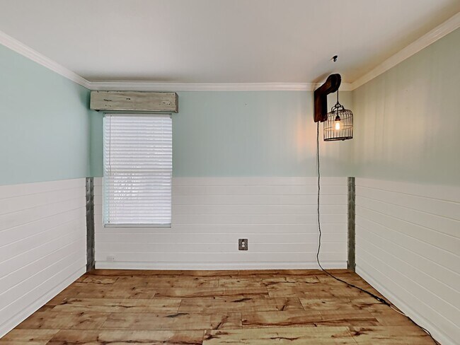 Building Photo - 37 E 1810 N