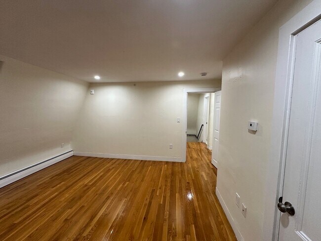 Foto del edificio - 440 Newtonville Ave