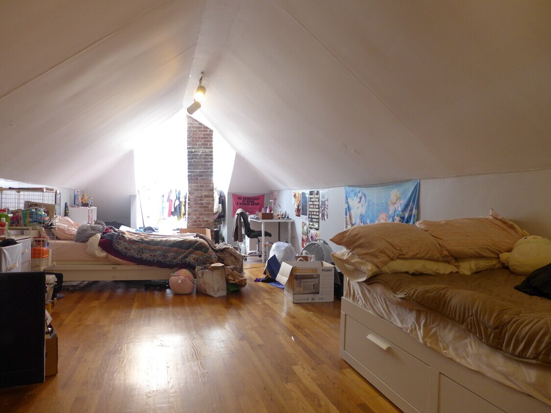 Foto principal - 100 Hillside St