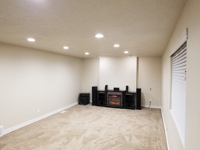 Building Photo - 1289 Michaelsen Way
