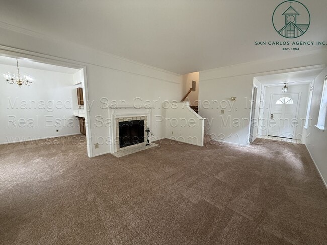 Building Photo - Refreshed Two Bedroom Pacific Grove Townho...