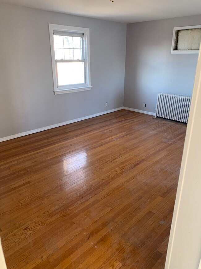Living Room - 132 Leonard Pl