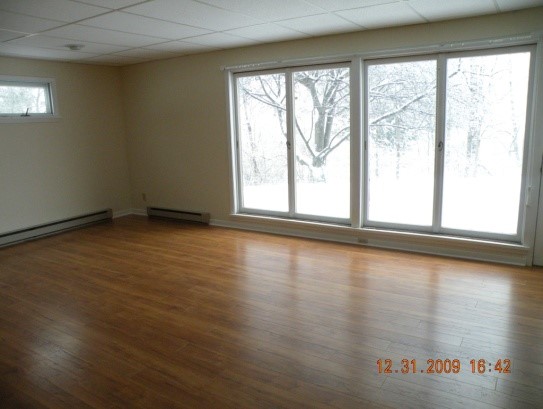 living room - 215 Fallview Terrace