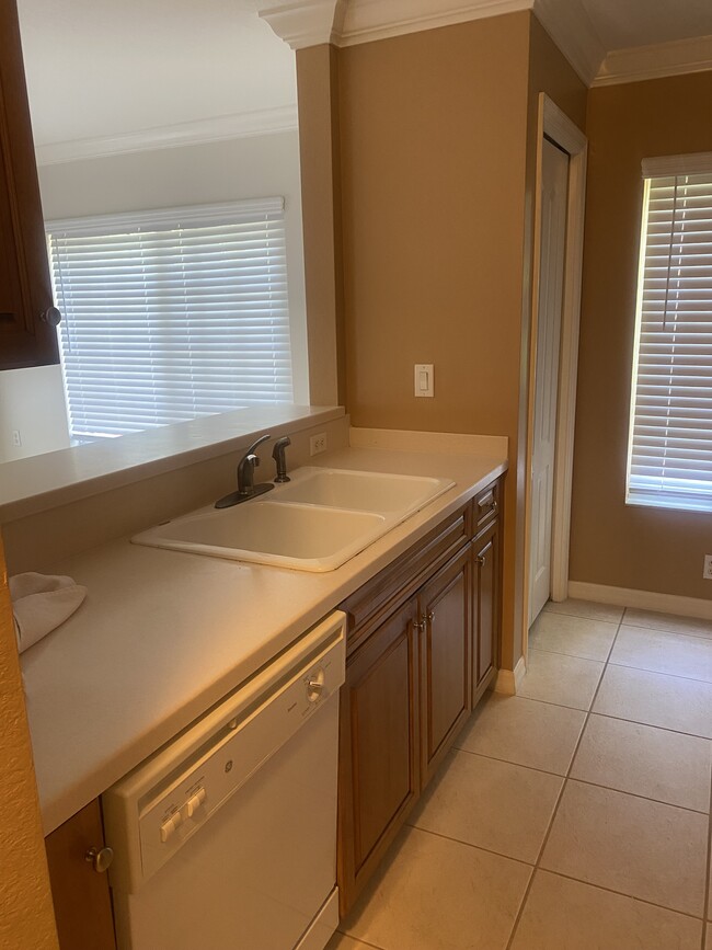 Building Photo - 9470 Ivy Brook Run