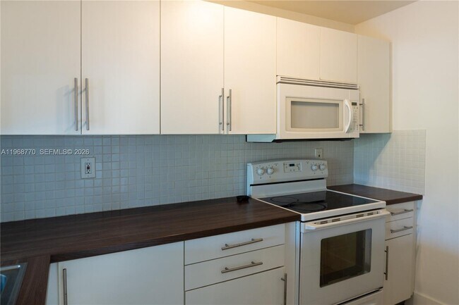 Foto del edificio - 1290 NE 119th St