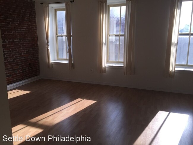 Building Photo - 136 N 2nd St