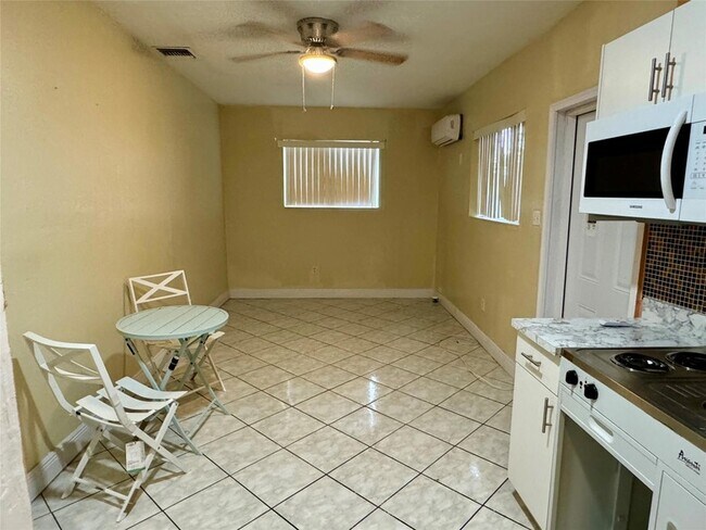 Foto del edificio - 6471 SW 27th St