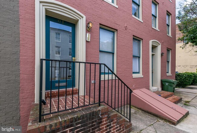 Building Photo - 1 W Henrietta St