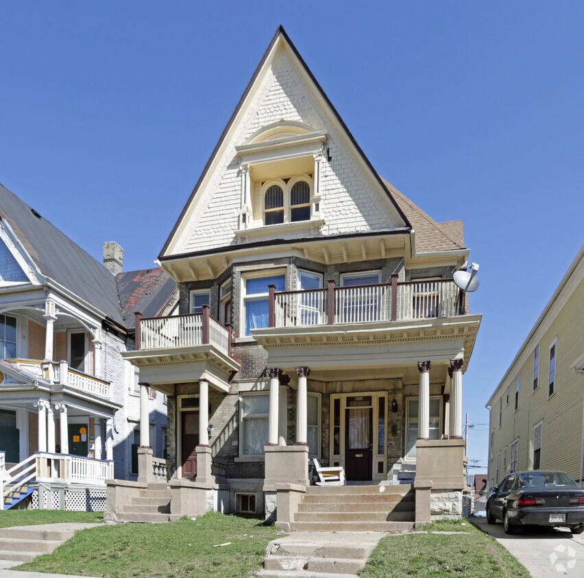 30183020 W Juneau Ave, Milwaukee, WI 53208 Apartments in Milwaukee