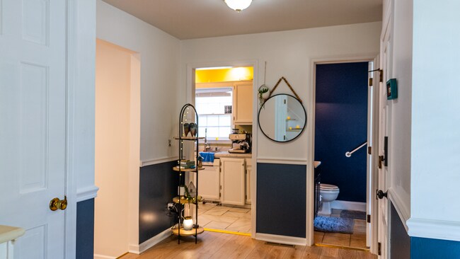 Foto del edificio - 8183 Courtwood Rd