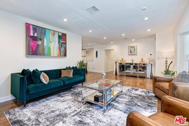 Building Photo - 3350 Coy Dr