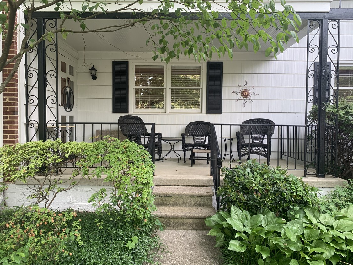 Front porch w/furniture - 953 St Marys St