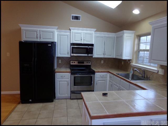 Building Photo - 100 Corbin Cir