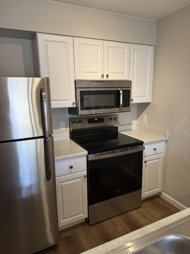 Building Photo - 1bd/1ba condo on 1st floor with pool access