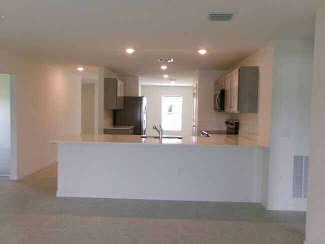 Foto del edificio - New Construction 3/2/2 Close to Mariner High School and Library