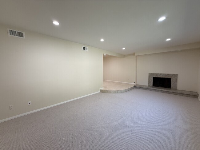 Foto del edificio - 2716 Ridgepine Dr