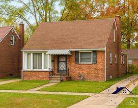 Building Photo - 20221 Evergreen Rd