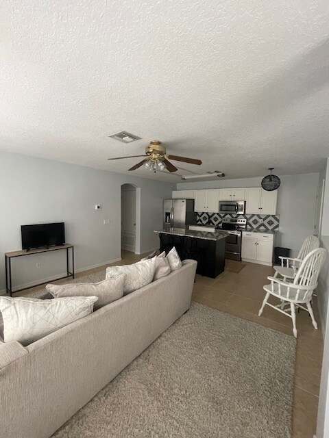 Foto del edificio - 904 Pondview Ct