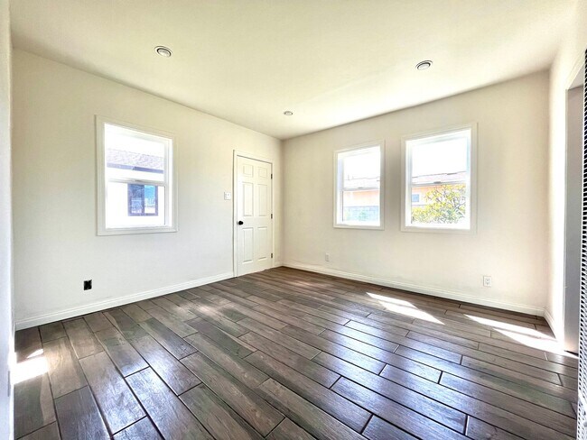 Building Photo - 152nd St