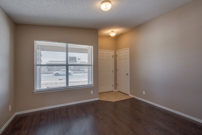 Building Photo - Horizon area home For Rent