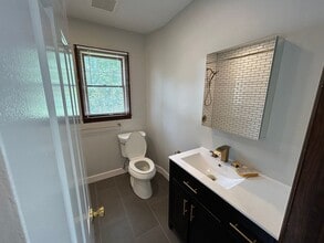 Building Photo - 71 Aqueduct Ave