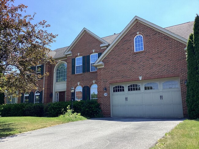 Building Photo - House in Country Club Estates