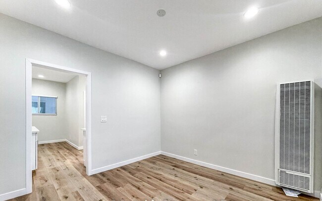 Building Photo - Stylish + Modern  2+2 | Prime Beverly Hill...