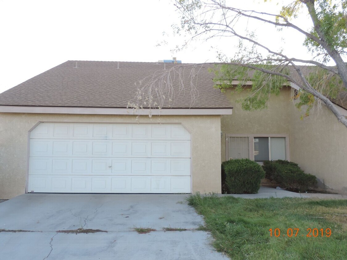 1624 N Gordon St Unit Apt C, Ridgecrest, CA 93555 Room for Rent in