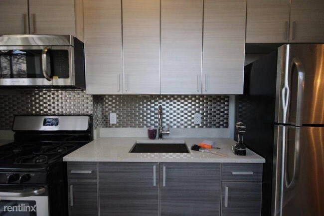 Foto del edificio - 1 br, 1 bath  - 1065 Lafayette Ave